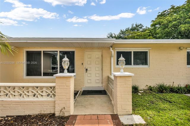 1701 NW 106th Ave, Pembroke Pines, FL 33026