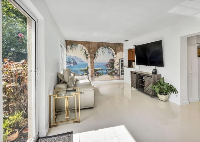 1701 NW 106th Ave, Pembroke Pines, FL 33026