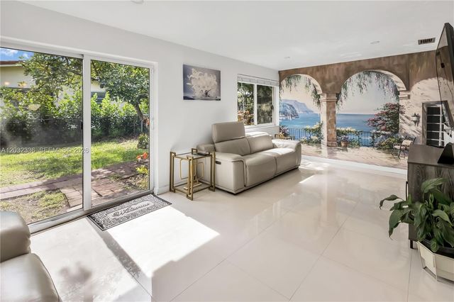 1701 NW 106th Ave, Pembroke Pines, FL 33026