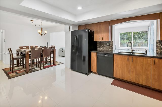 1701 NW 106th Ave, Pembroke Pines, FL 33026