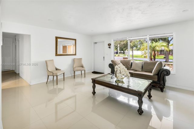 1701 NW 106th Ave, Pembroke Pines, FL 33026