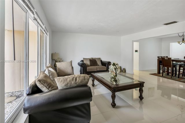 1701 NW 106th Ave, Pembroke Pines, FL 33026
