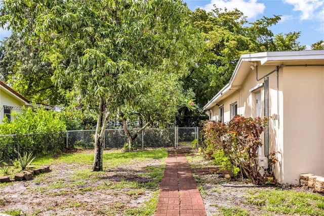 1701 NW 106th Ave, Pembroke Pines, FL 33026