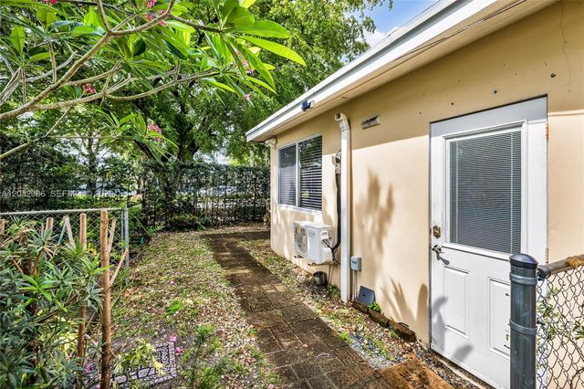 1701 NW 106th Ave, Pembroke Pines, FL 33026