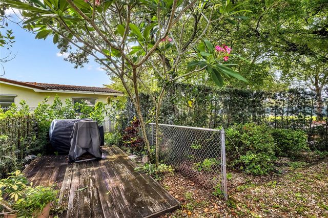 1701 NW 106th Ave, Pembroke Pines, FL 33026