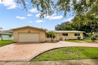 1701 NW 106th Ave, Pembroke Pines, FL 33026