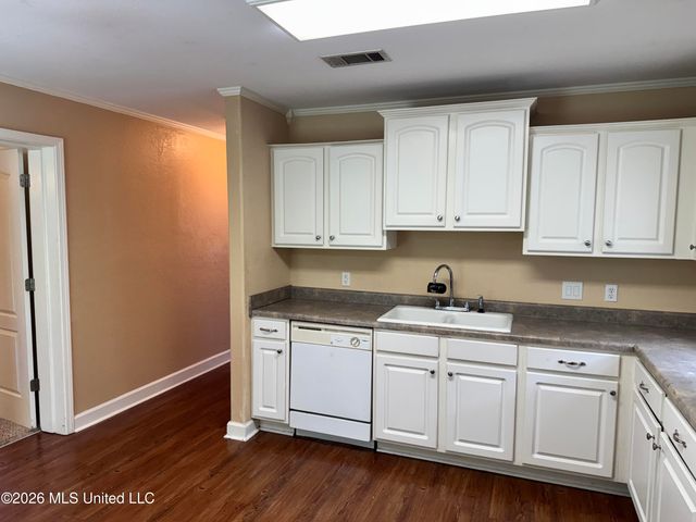 1916 S Twin Pine Drive, Pearl, MS 39208