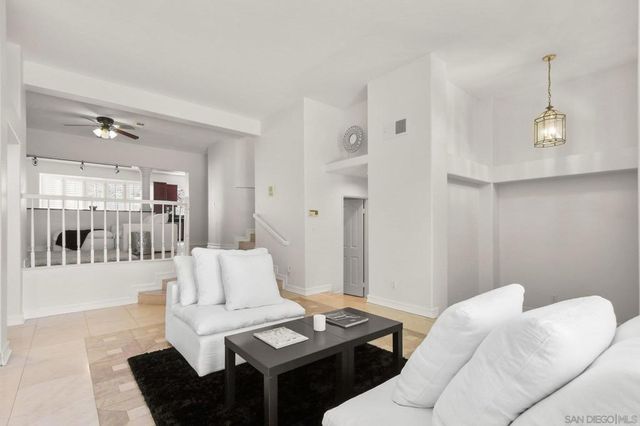 5117 Renaissance Ave D, San Diego, CA 92122