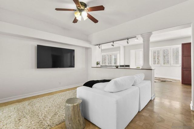 5117 Renaissance Ave D, San Diego, CA 92122