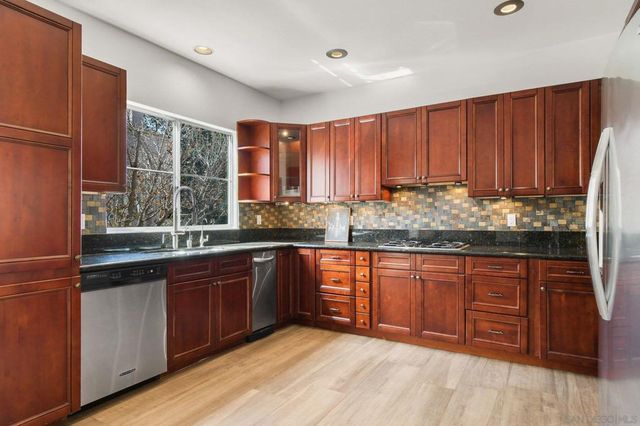 5117 Renaissance Ave D, San Diego, CA 92122