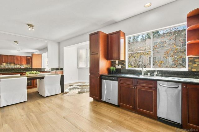 5117 Renaissance Ave D, San Diego, CA 92122