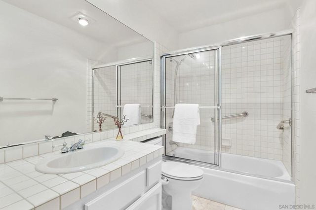 5117 Renaissance Ave D, San Diego, CA 92122