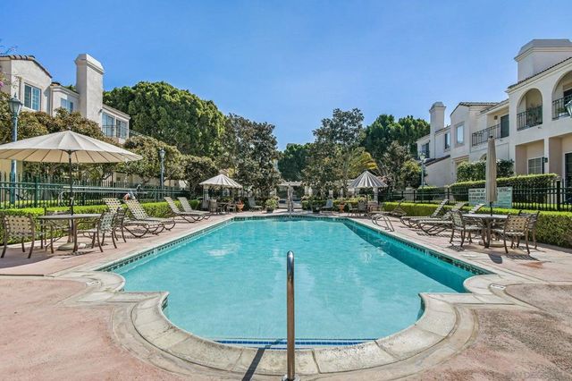 5117 Renaissance Ave D, San Diego, CA 92122