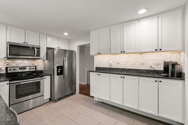 105 High St, Holliston, MA 01746