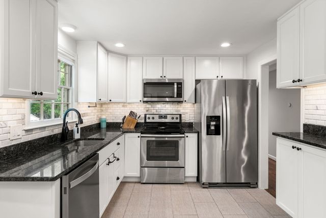 105 High St, Holliston, MA 01746