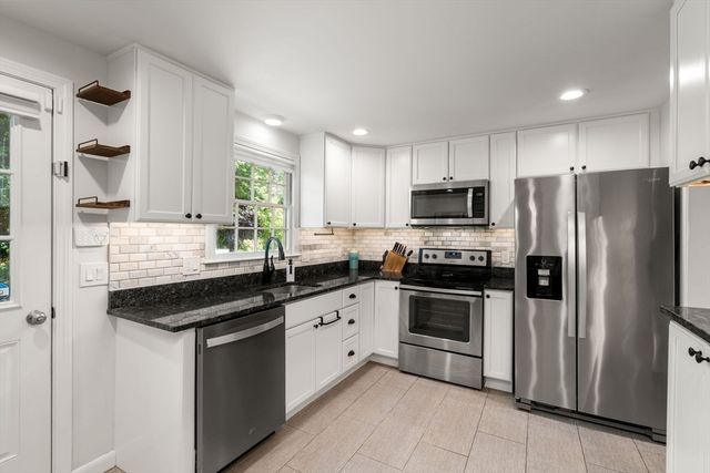 105 High St, Holliston, MA 01746