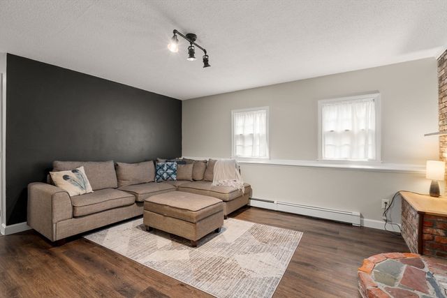 105 High St, Holliston, MA 01746