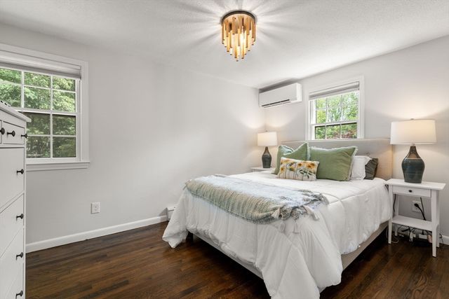 105 High St, Holliston, MA 01746