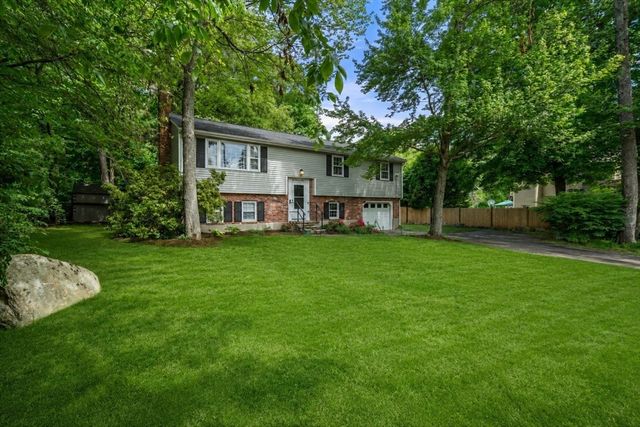 105 High St, Holliston, MA 01746