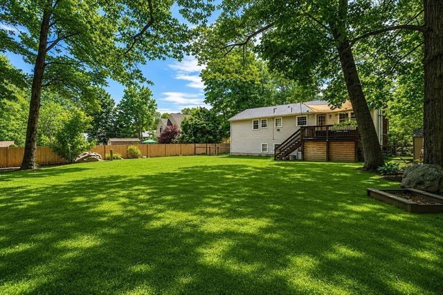 105 High St, Holliston, MA 01746