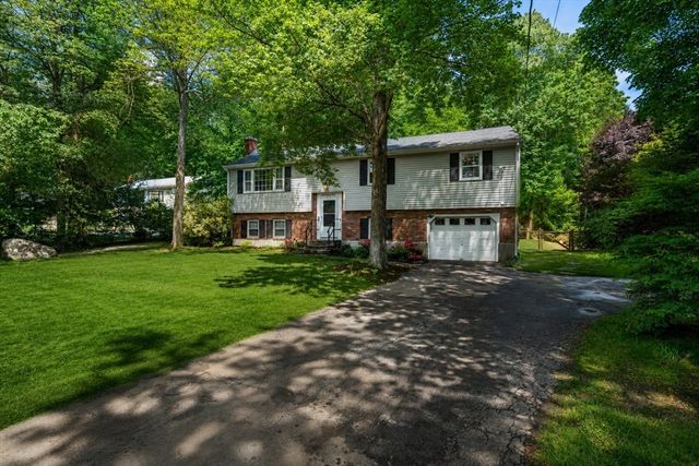 105 High St, Holliston, MA 01746