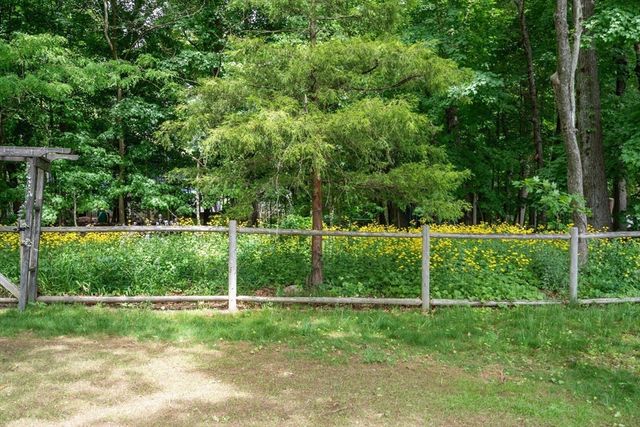 105 High St, Holliston, MA 01746