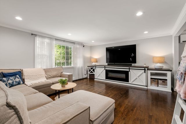 105 High St, Holliston, MA 01746