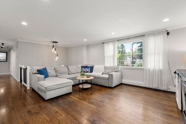 105 High St, Holliston, MA 01746