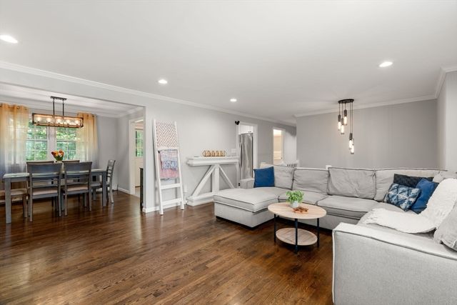 105 High St, Holliston, MA 01746