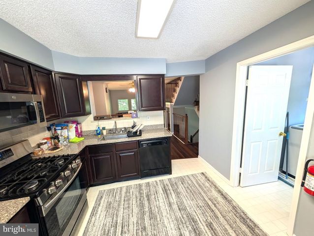 6 HALSTEAD PL, Princeton, NJ 08540