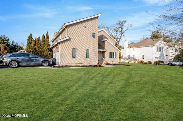 28 Musket Lane, Eatontown, NJ 07724