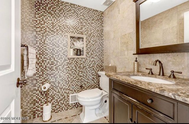 28 Musket Lane, Eatontown, NJ 07724