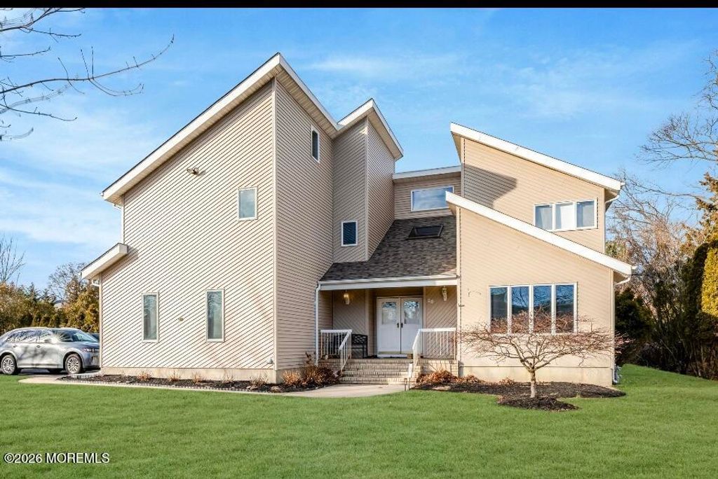 28 Musket Lane, Eatontown, NJ 07724