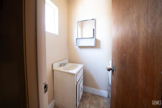 1222 E 18 th st, Bakersfield, CA 93305