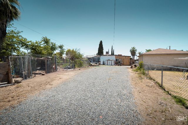 1222 E 18 th st, Bakersfield, CA 93305