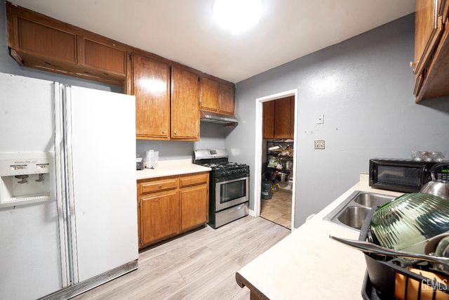 1222 E 18 th st, Bakersfield, CA 93305