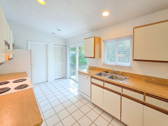 186 PALMWOOD DRIVE, Palm Coast, FL 32164