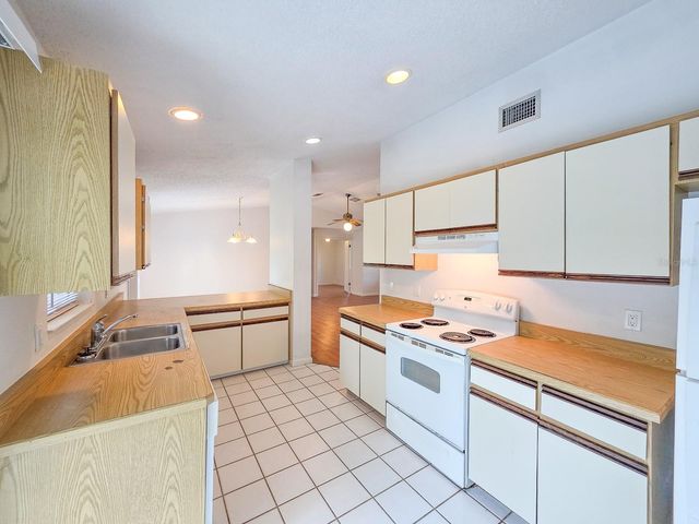 186 PALMWOOD DRIVE, Palm Coast, FL 32164