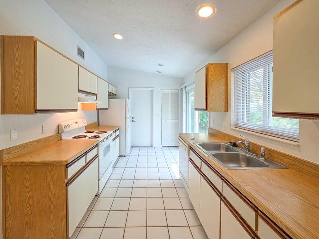 186 PALMWOOD DRIVE, Palm Coast, FL 32164