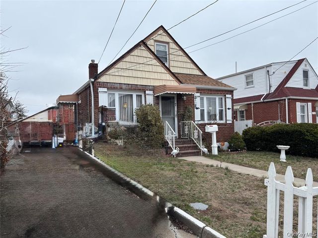 7 Catherine Court, Elmont, NY 11003
