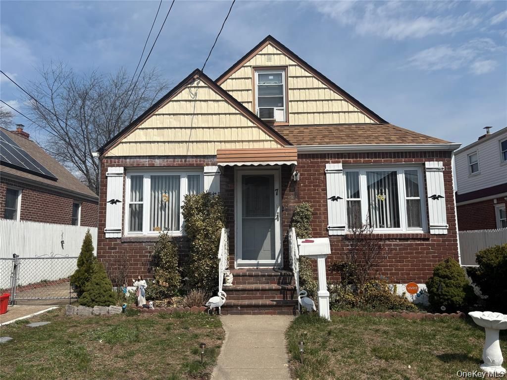 7 Catherine Court, Elmont, NY 11003