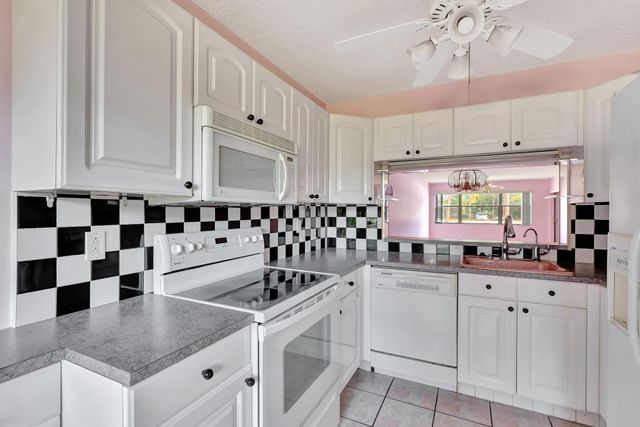 7650 Tahiti Lane 102, Lake Worth, FL 33467