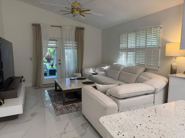 544 NW 38th Avenue, Deerfield Beach, FL 33442