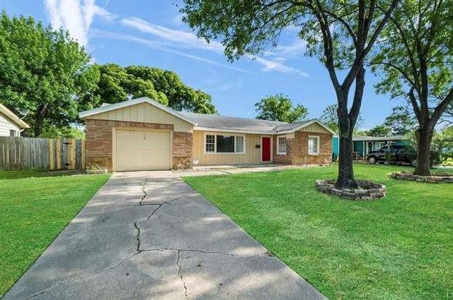 1008 17th Avenue N, Texas City, TX 77590