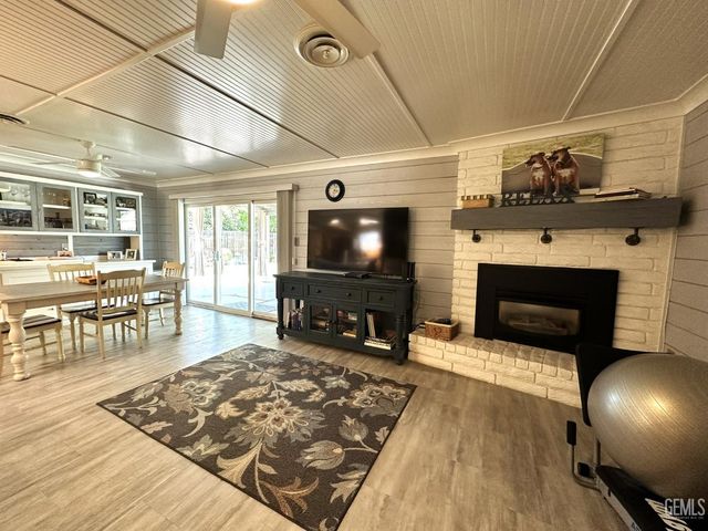204 Bermuda Street, Bakersfield, CA 93309
