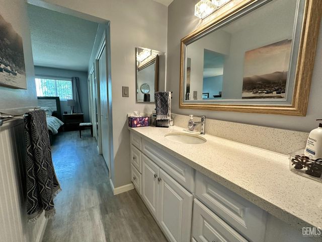 204 Bermuda Street, Bakersfield, CA 93309
