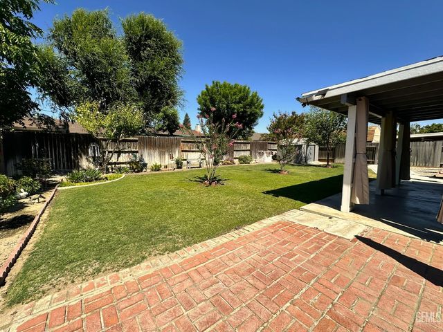 204 Bermuda Street, Bakersfield, CA 93309