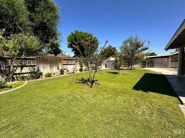 204 Bermuda Street, Bakersfield, CA 93309