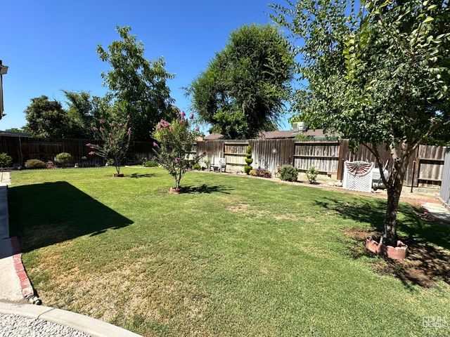 204 Bermuda Street, Bakersfield, CA 93309