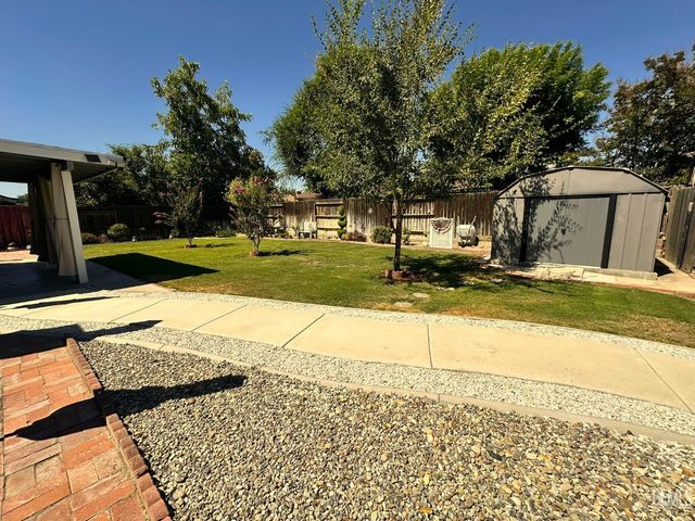 204 Bermuda Street, Bakersfield, CA 93309
